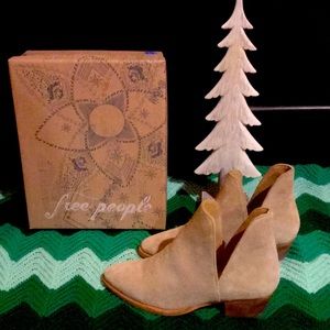 Brand new suede Free People ankle boot size 7 1/2